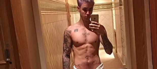 Justin Bieber está com cabelo roxo Justin Bieber está com cabelo roxo