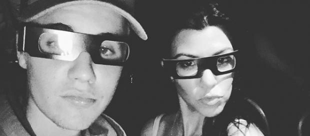 O casal está saindo há muito tempo O casal está saindo há muito tempo