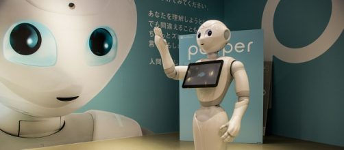 Pepper, el robot emocional, ya trabaja en España