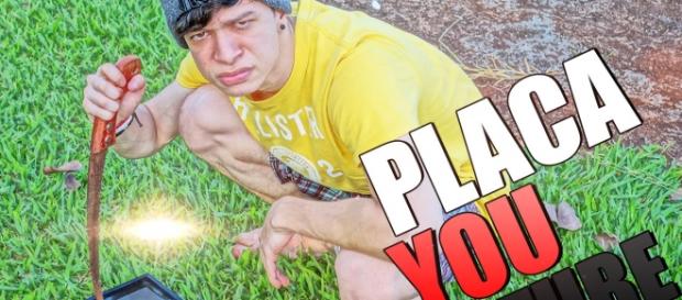 Cortando o botão do youtube Aruan Felix Cortando o botão do youtube Aruan Felix