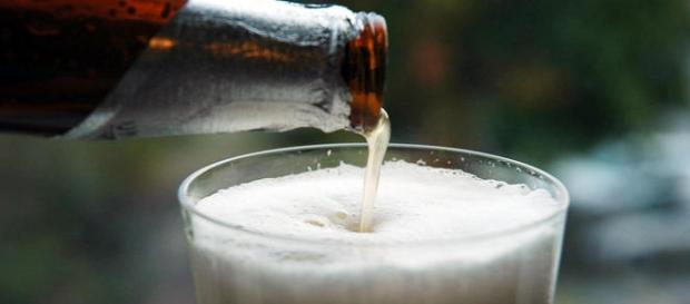 Sua cerveja preferida pode ser água com milho. Sua cerveja preferida pode ser água com milho.