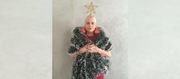 Vera Holtz surpreende a todos como árvote de natal Vera Holtz surpreende a todos como árvote de natal