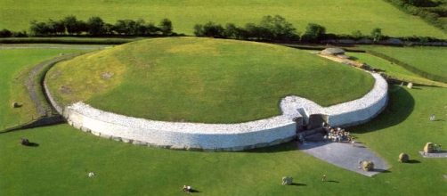 El túmulo de Newgrange (Irlanda)