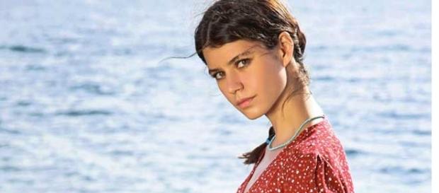Beren Saat ficou traumatizada com a tragédia Beren Saat ficou traumatizada com a tragédia