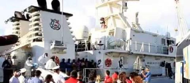 Reggio Calabria: sbarcati 371 migranti Reggio Calabria: sbarcati 371 migranti