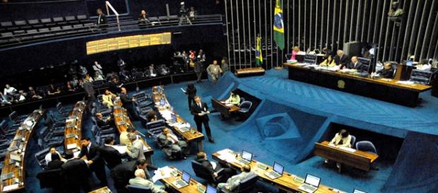 Senado segue tentando cortar gastos Senado segue tentando cortar gastos