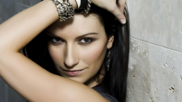 Laura Pausini 'regina' di Facebook