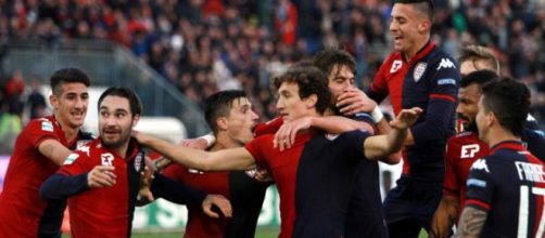 l'esultanza al gol dei giocatori del Cagliari