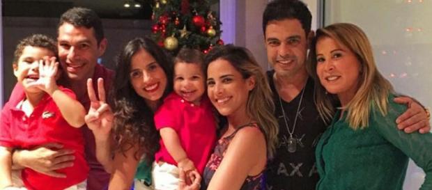 Zezé Di Camargo e Zilu durante o Natal da família Zezé Di Camargo e Zilu durante o Natal da família