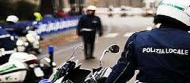 agente di polizia alle prese con segreto d'ufficio agente di polizia alle prese con segreto d'ufficio