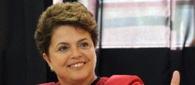 Dilma Rousseff ainda não baixou o seu salário Dilma Rousseff ainda não baixou o seu salário