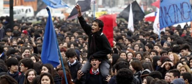 Los estudiante chilenos celebran la medida Los estudiante chilenos celebran la medida