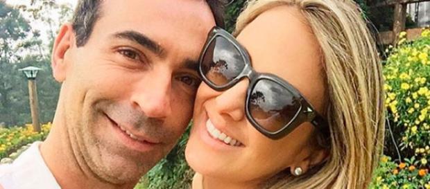 Ticiane Pinheiro posa com o namorado Ticiane Pinheiro posa com o namorado