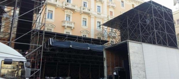 Il palco dove si esibirà il trio "Il Volo" Il palco dove si esibirà il trio "Il Volo"