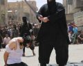 Carrasco de 127 quilos do Estado Islâmico mutila pessoas com uma espada no Iraque