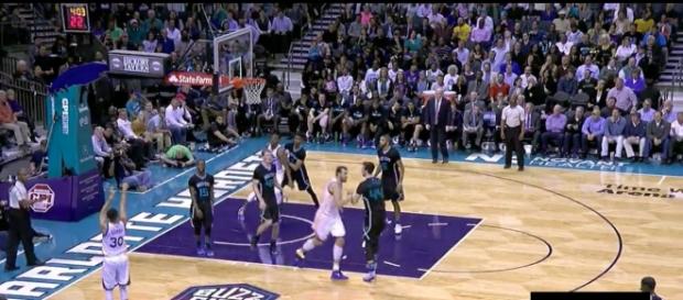 Curry durante su orgía anotadora en el 3r cuarto Curry durante su orgía anotadora en el 3r cuarto