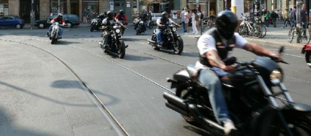 Hells Angels auf ihren Motorädern in Berlin Hells Angels auf ihren Motorädern in Berlin