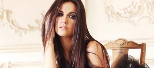 Maite Perroni durante uma sessão de fotos. Maite Perroni durante uma sessão de fotos.