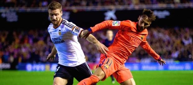 Mustafi y Neymar en el último Valencia vs Barça Mustafi y Neymar en el último Valencia vs Barça