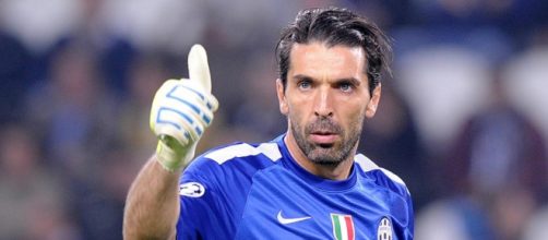 Gigi Buffon non è ancora stanco di stupire