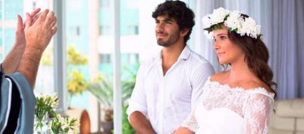 Deborah Secco posta foto de seu casamento Deborah Secco posta foto de seu casamento