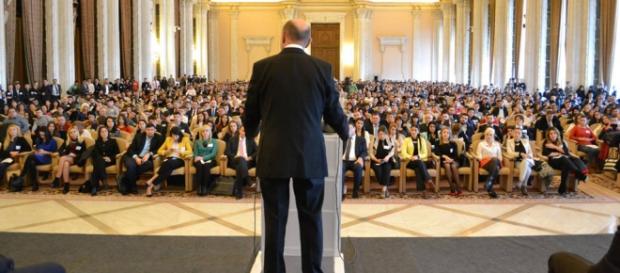 Traian Băsescu este dat, de analiști, câștigător Traian Băsescu este dat, de analiști, câștigător