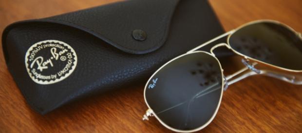 Un tipico paio di occhiali Ray-Ban Un tipico paio di occhiali Ray-Ban
