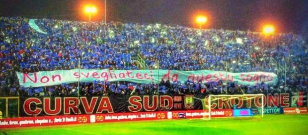 La Curva Sud "Manzulli" di Crotone. La Curva Sud "Manzulli" di Crotone.
