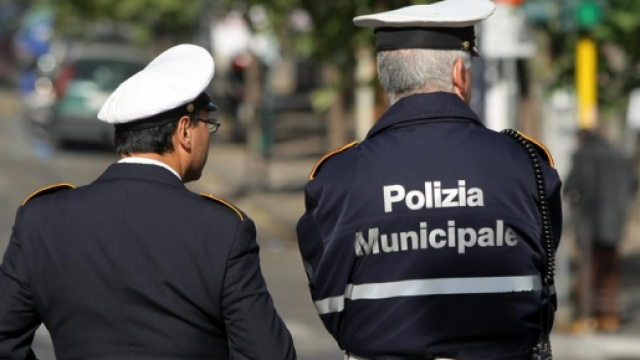 Gran gesto dei vigili urbani di Napoli