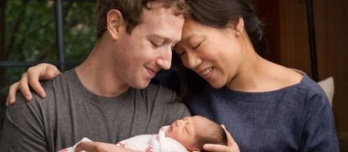 Mark Zuckerberg, la moglie e la loro figlia Max.
