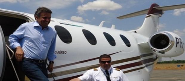 Aécio em mais um escândalo de aviação Aécio em mais um escândalo de aviação