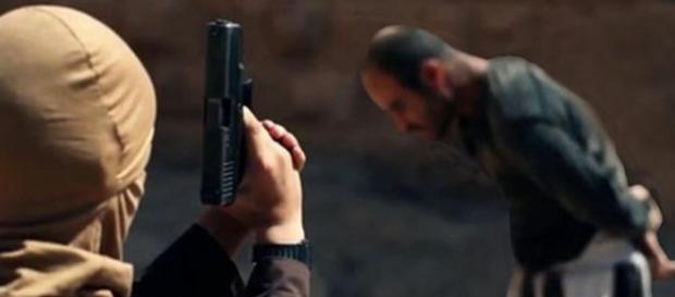 Copil tranformat de ISIS într-o maşină de ucis Copil tranformat de ISIS într-o maşină de ucis