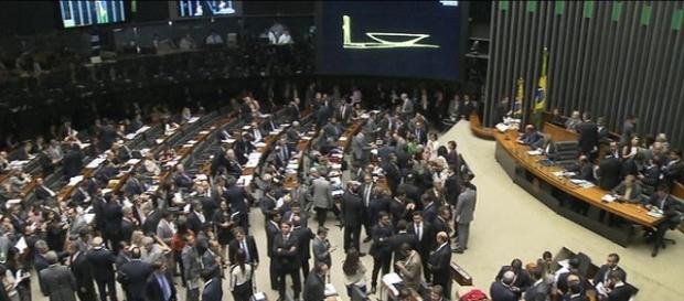 Governo quer suspender férias do Congresso Governo quer suspender férias do Congresso