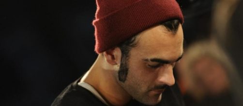 Marco Mengoni in una foto di profilo.