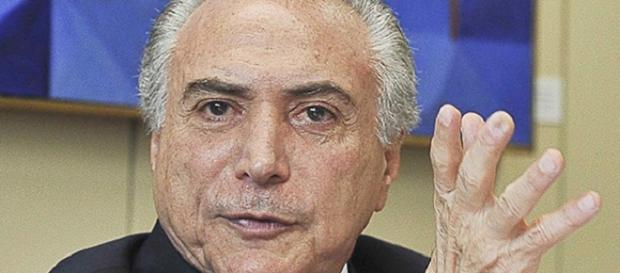 Ciro Gomes: Michel Temer é o " capitão do golpe" Ciro Gomes: Michel Temer é o " capitão do golpe"