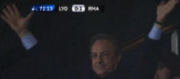 Florentino Pérez muy contento con una victoria. Florentino Pérez muy contento con una victoria.