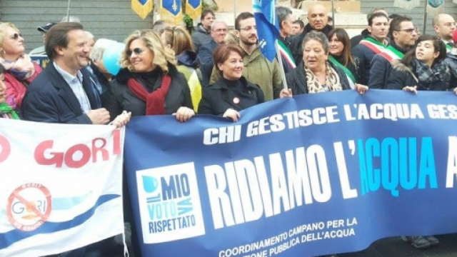 Rappresentanti dei Comuni campani in corteo