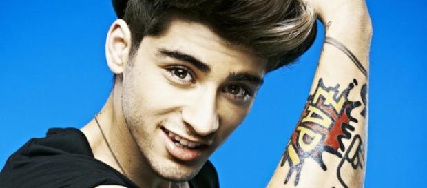 Zayn Malik tem o corpo cheio de tatuagens. Zayn Malik tem o corpo cheio de tatuagens.