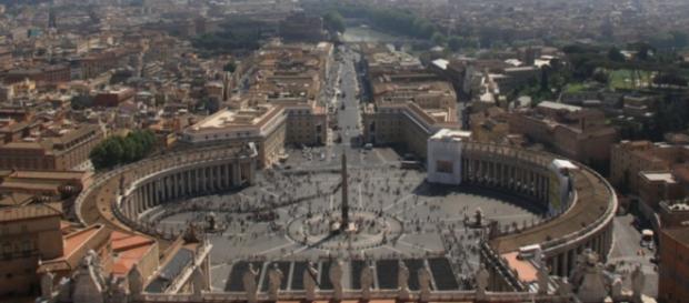 Piazza San Pietro, in Vaticano. Piazza San Pietro, in Vaticano.