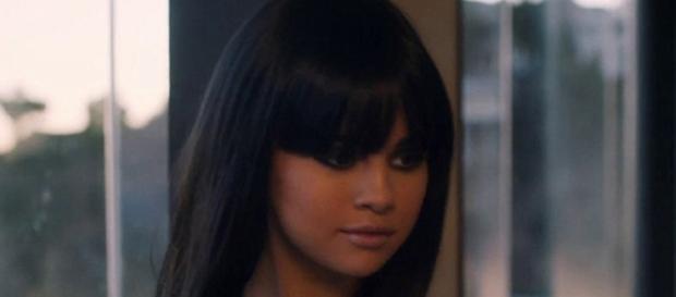 Selena em 'Hands To Myself' (Reprodução Twitter) Selena em 'Hands To Myself' (Reprodução Twitter)
