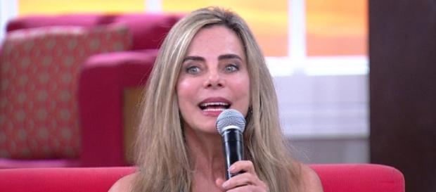 Bruna Lombardi concede entrevista. Bruna Lombardi concede entrevista.