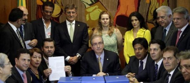 Cunhada recebendo deputados pró-Impeachment Cunhada recebendo deputados pró-Impeachment