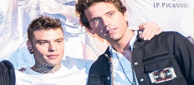 Fedez e Mika nudi a X Factor? La scommessa persa. Fedez e Mika nudi a X Factor? La scommessa persa.