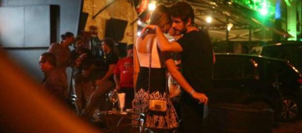Maurício Destri é fotografado com loira Maurício Destri é fotografado com loira