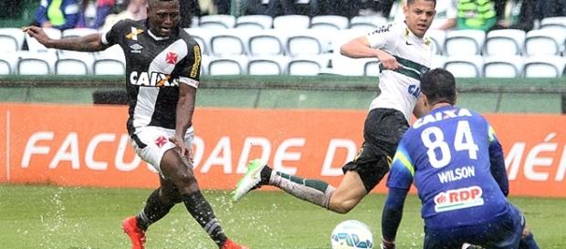 O Vasco liderou em expulsões no Brasileirão 2015 O Vasco liderou em expulsões no Brasileirão 2015