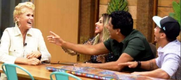 Xuxa em 'A Fazenda 8' (Reprodução/Record) Xuxa em 'A Fazenda 8' (Reprodução/Record)