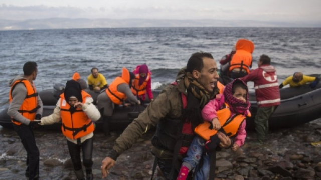 I migranti salvati al largo dell'isola greca