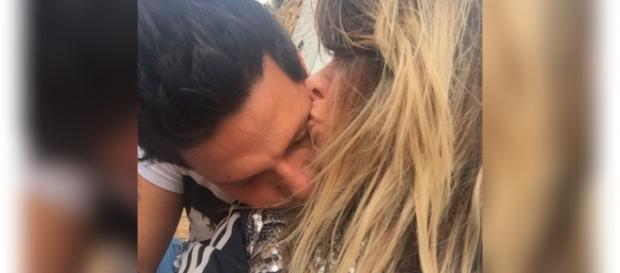 Ana Paula e Thiago se beijam após A Fazenda 8 Ana Paula e Thiago se beijam após A Fazenda 8