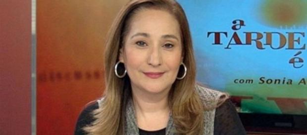 Boninho diz que Sônia Abrão é chata Boninho diz que Sônia Abrão é chata