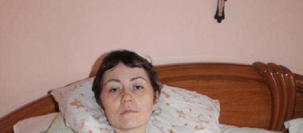 Crina luptă pentru viaţă, haideţi să o ajutăm Crina luptă pentru viaţă, haideţi să o ajutăm